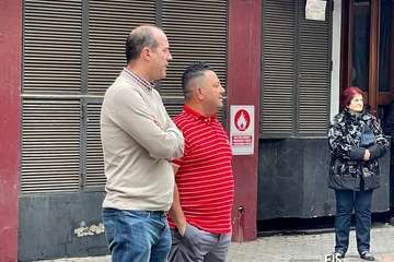 Don Garabato sortea la lluvia para hacer reír a los niños de Telde/FJS Fotografía.
